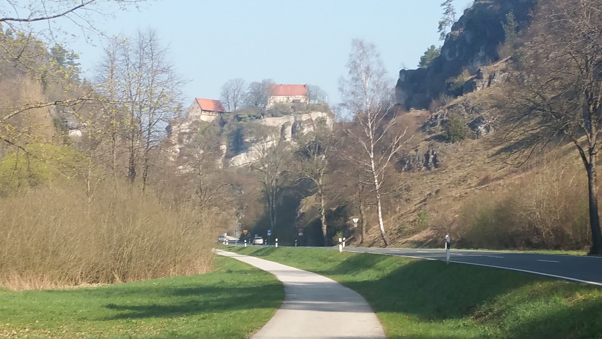 Pottenstein - Blick von der Bundesstraße auf die Burg Pottenstein - Blick von der Bundesstraße auf die Burg